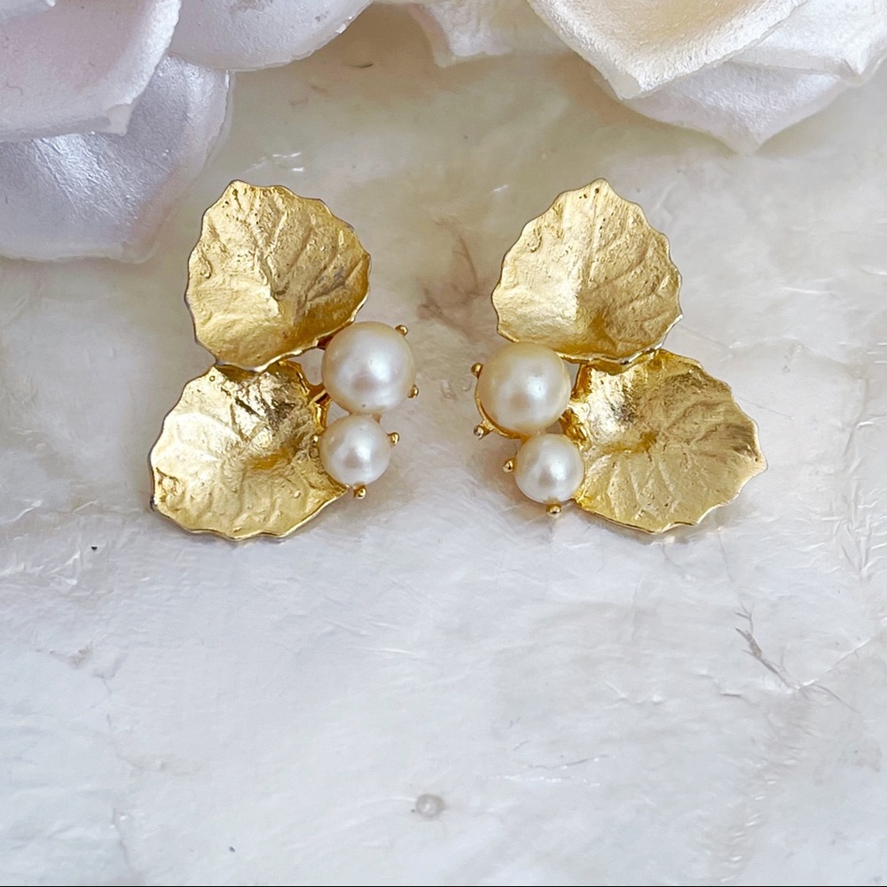 Vintage Richelieu Gold Tone Leaf Pearl Earrings